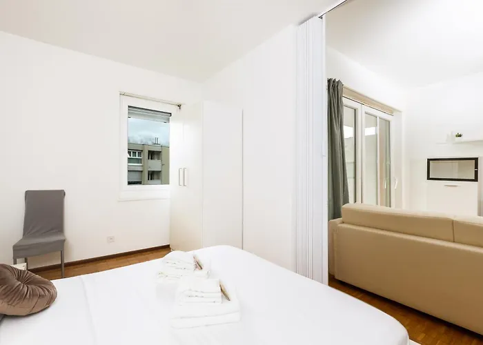 Апартаменти White - Lg - Sangottardo26 *